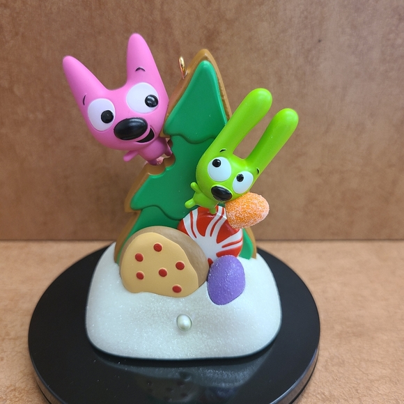 Hallmark Hoops and Yoyo Talking Ornament- 2010 - Picture 1 of 9